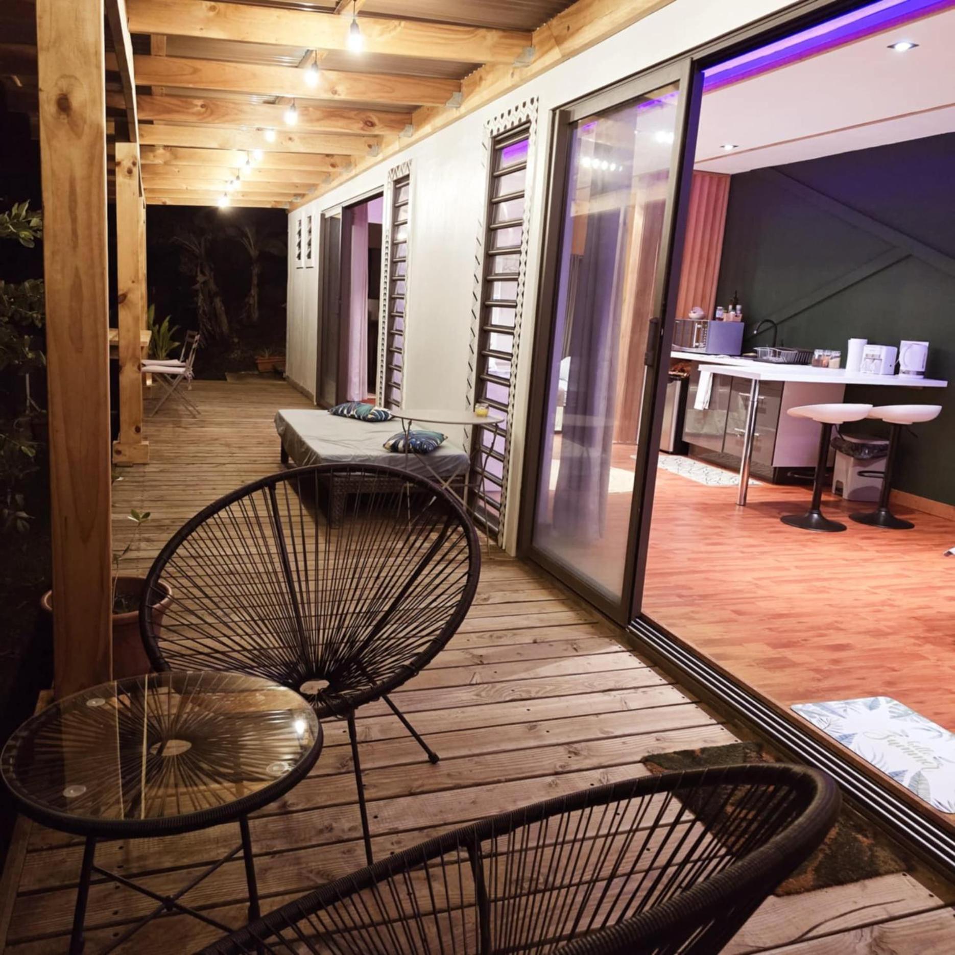 Fare Toahana, Accommodation With A Ocean View 帕皮提 外观 照片